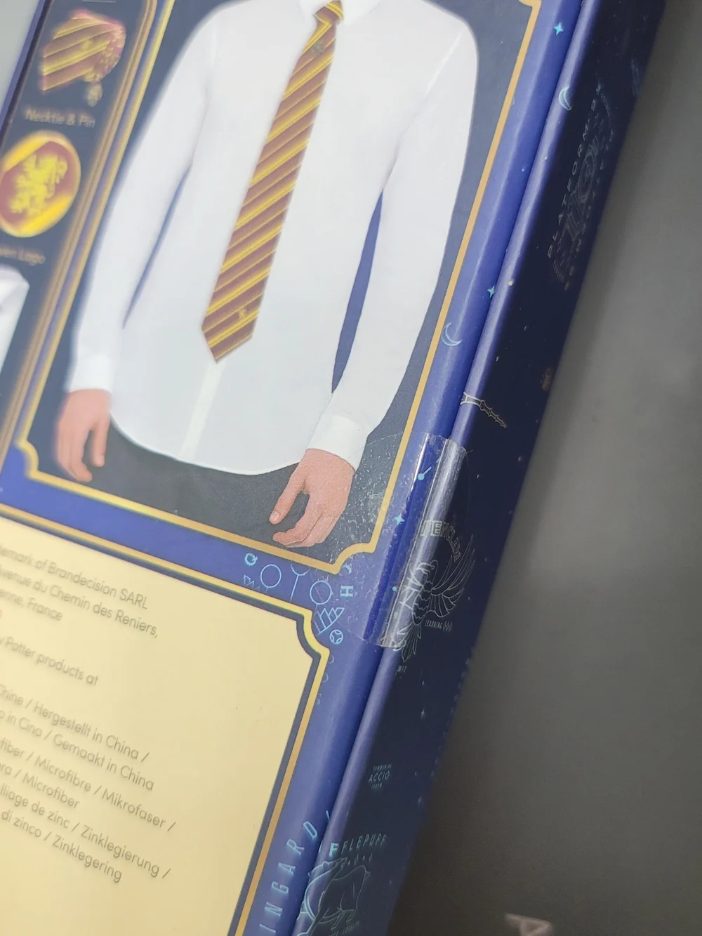 NWOT. Harry Potter Gryffindor Necktie & Pin Set - Maroon & Gold. Unopened